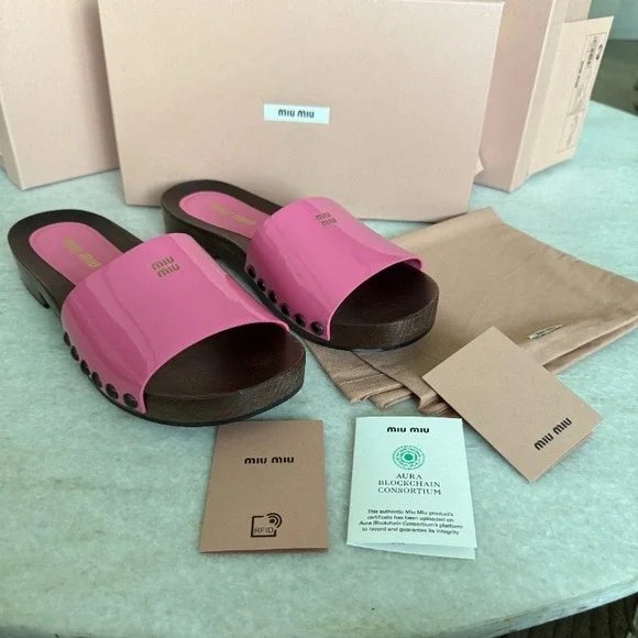 MIU MIU 5Z425E Fuschia Pink Patent Leather Wooden Clogs Sandals sz 36